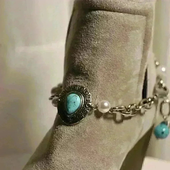 Handmade Repurposed Single Strand Turquoise,Pearl, and Silver Toned - Picture 6 of 8